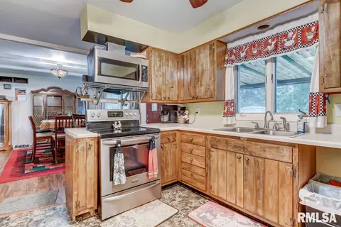 22 Danbury Dr, Springfield, IL 62704 photo 8