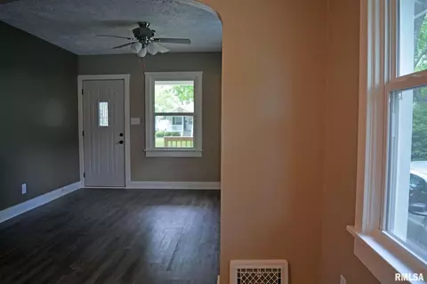 2420 S 4th St, Springfield, IL 62703 photo 8