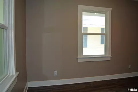 2420 S 4th St, Springfield, IL 62703 photo 2