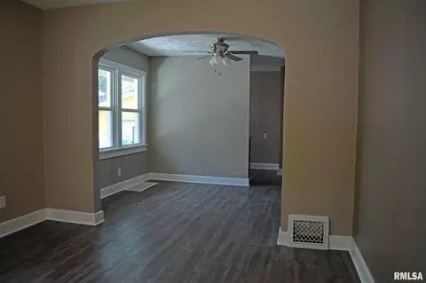2420 S 4th St, Springfield, IL 62703 photo 5