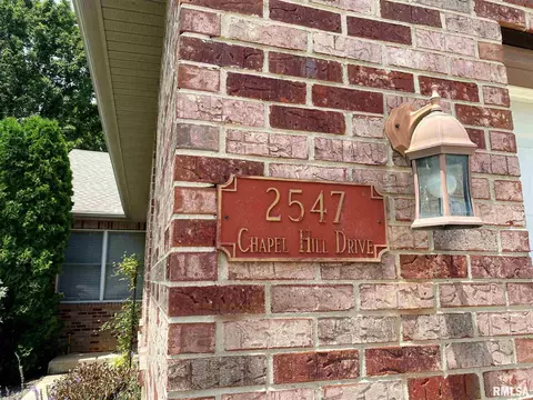 2547 Chapel Hill Dr, Springfield, IL 62702 photo 4