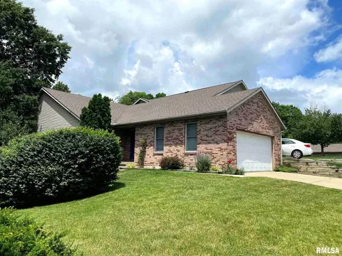 2547 Chapel Hill Dr, Springfield, IL 62702 photo 1
