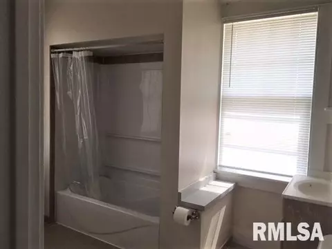 617 E Pine St, Springfield, IL 62703 photo 25