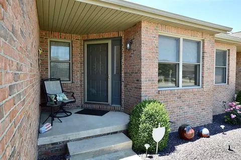 4415 Castle Pines Dr, Springfield, IL 62711 photo 2