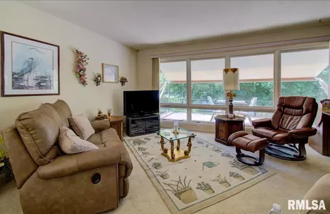5 Horseshoe Dr, Springfield, IL 62702 photo 6