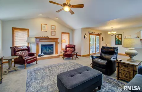 1412 Old Crows Way, Springfield, IL 62712 photo 4