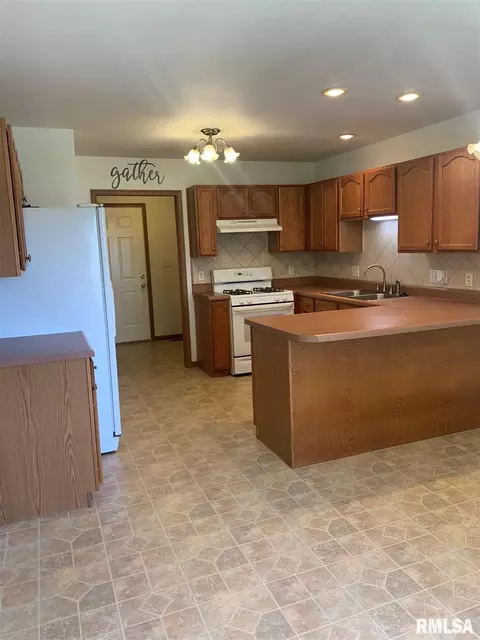 2909 Lakeshire Dr, Springfield, IL 62707 photo 6