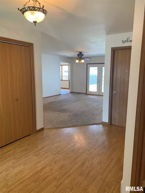 2909 Lakeshire Dr, Springfield, IL 62707 photo 3