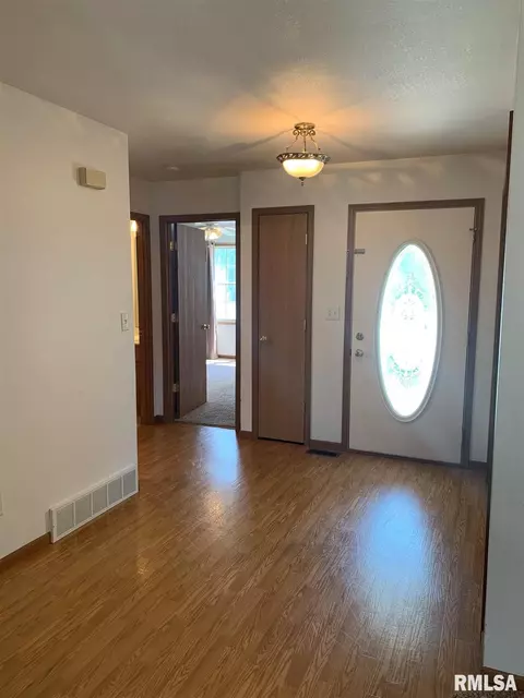 2909 Lakeshire Dr, Springfield, IL 62707 photo 2