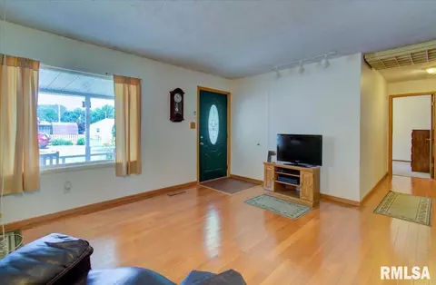 66 Beverly Dr, Springfield, IL 62702 photo 2