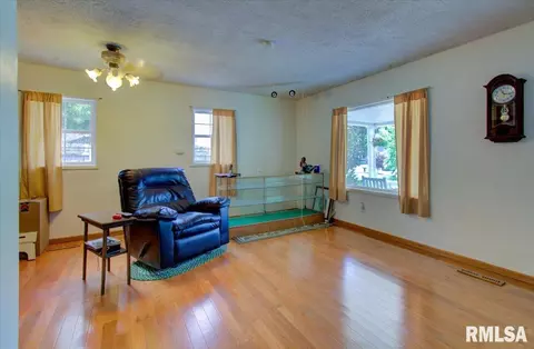 66 Beverly Dr, Springfield, IL 62702 photo 3