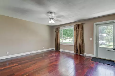 224 Willow Ln, Springfield, IL 62707 photo 2