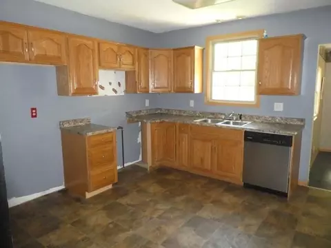 309 S Maple St, Pana, IL 62557 photo 8