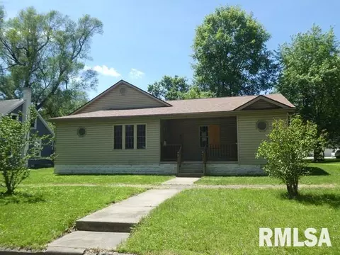 309 S Maple St, Pana, IL 62557 photo 1