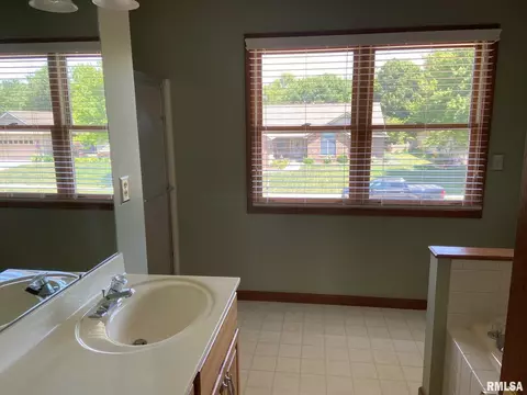 2105 Redlands Dr, Springfield, IL 62711 photo 10