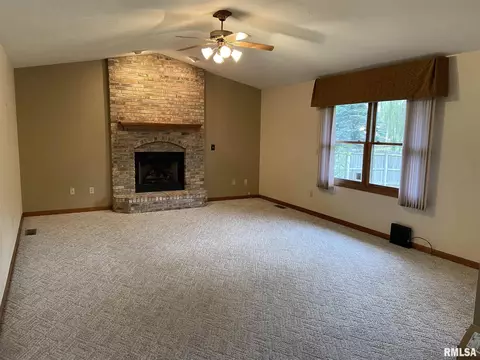 2105 Redlands Dr, Springfield, IL 62711 photo 2