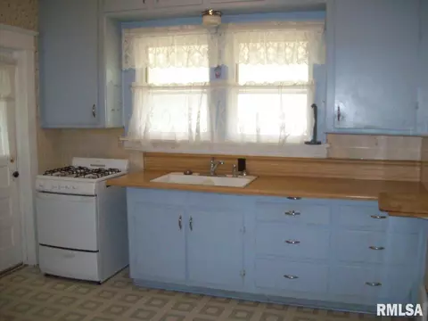 109 N Brady St, Bluffs, IL 62621 photo 22