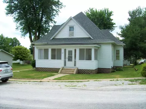 109 N Brady St, Bluffs, IL 62621 photo 2