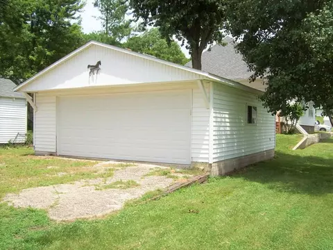 109 N Brady St, Bluffs, IL 62621 photo 6