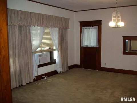 109 N Brady St, Bluffs, IL 62621 photo 10
