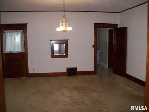 109 N Brady St, Bluffs, IL 62621 photo 7