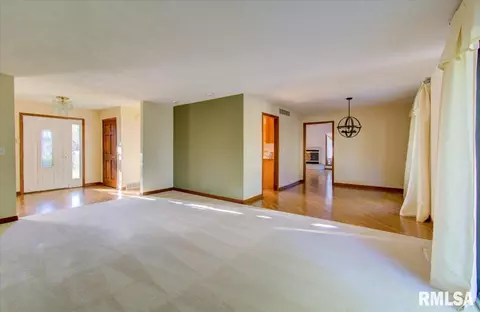1821 Hunter Ridge Dr, Springfield, IL 62704 photo 7