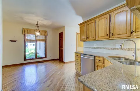 1821 Hunter Ridge Dr, Springfield, IL 62704 photo 13