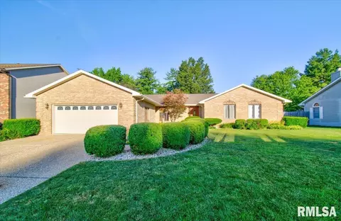 1821 Hunter Ridge Dr, Springfield, IL 62704 photo 2