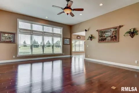 380 Bourbon St, Springfield, IL 62707 photo 6