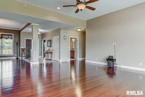 380 Bourbon St, Springfield, IL 62707 photo 4