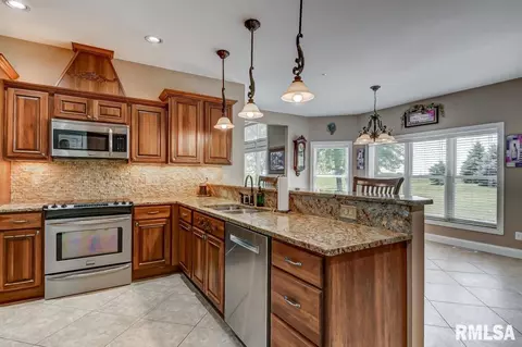 380 Bourbon St, Springfield, IL 62707 photo 10