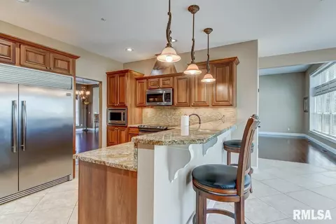 380 Bourbon St, Springfield, IL 62707 photo 7