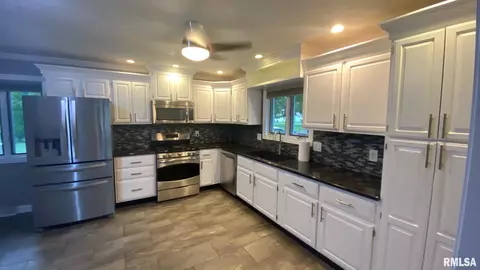 3401 St Francis Dr, Springfield, IL 62703 photo 6