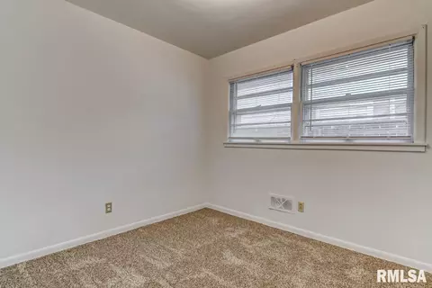 1104 W Iles Ave, Springfield, IL 62704 photo 10