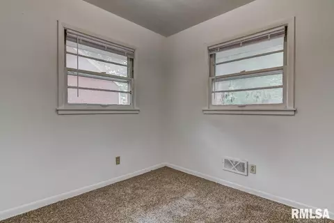 1104 W Iles Ave, Springfield, IL 62704 photo 16