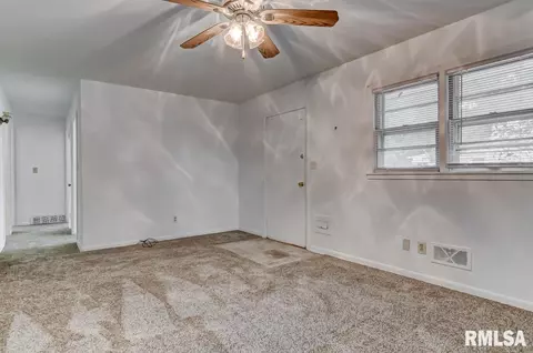 1104 W Iles Ave, Springfield, IL 62704 photo 3