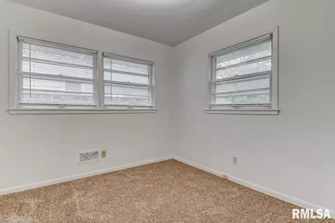 1104 W Iles Ave, Springfield, IL 62704 photo 13