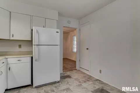 1104 W Iles Ave, Springfield, IL 62704 photo 7