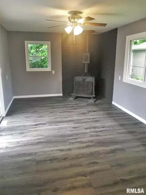 2528 Somerton Rd, Springfield, IL 62702 photo 3