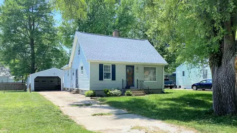 1966 Lee St, Springfield, IL 62703 photo 2