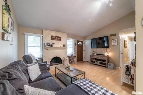 233 Glasgow Dr, Springfield, IL 62702 photo 6