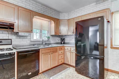 2260 Watch Ave, Springfield, IL 62702 photo 12