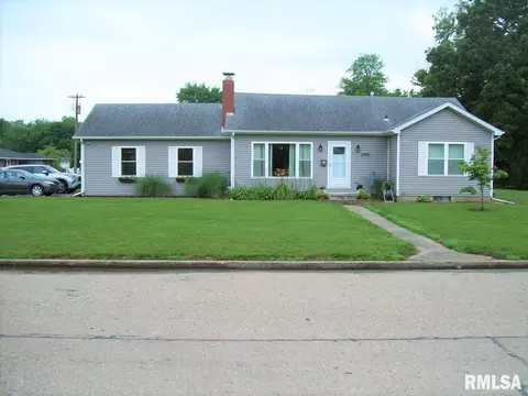 136 E Jefferson St, Winchester, IL 62694 photo 2