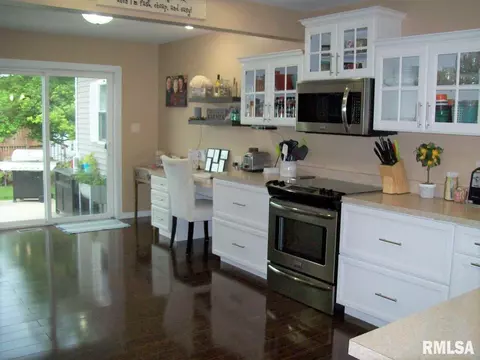 136 E Jefferson St, Winchester, IL 62694 photo 7