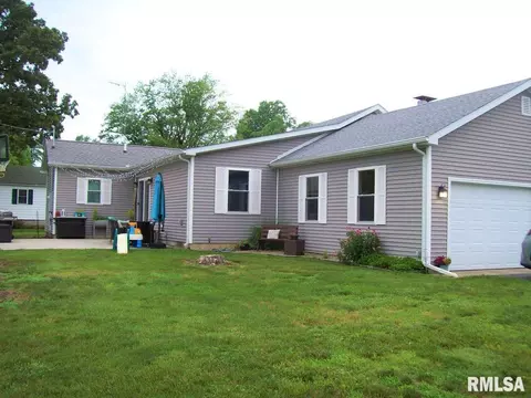 136 E Jefferson St, Winchester, IL 62694 photo 5