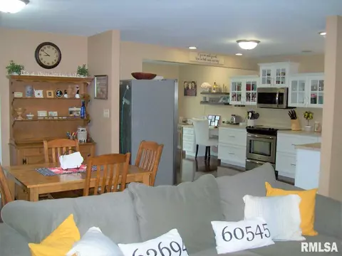 136 E Jefferson St, Winchester, IL 62694 photo 11