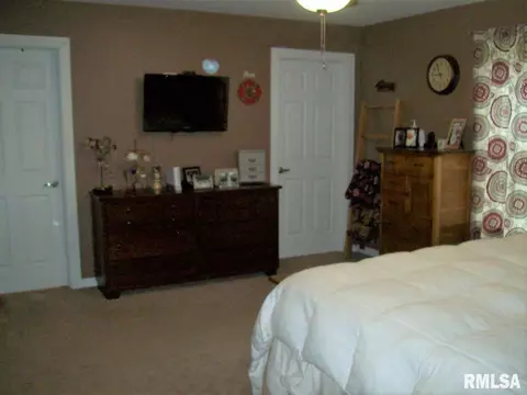 136 E Jefferson St, Winchester, IL 62694 photo 17