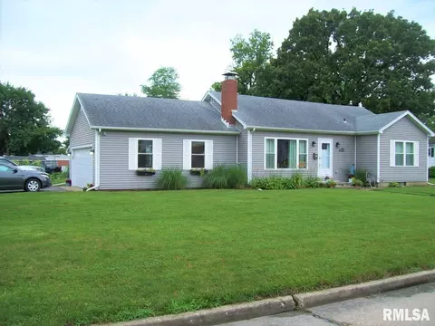 136 E Jefferson St, Winchester, IL 62694 photo 1