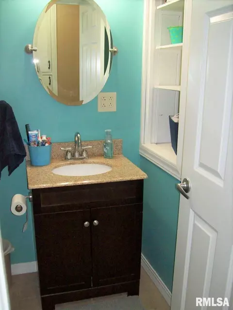 136 E Jefferson St, Winchester, IL 62694 photo 25