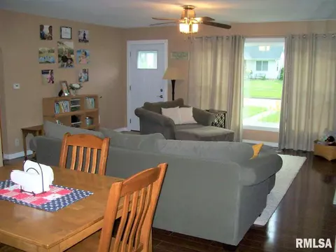 136 E Jefferson St, Winchester, IL 62694 photo 12